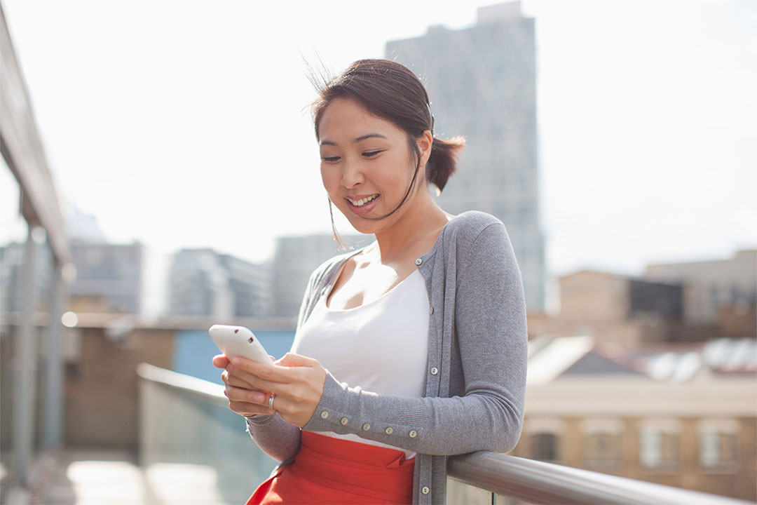 https://www.optum.com/content/dam/optum4/images/business/financial/1080x720/1080x720-Optum-Store-CTA-girl-on-balcony-shopping-on-phone.jpg